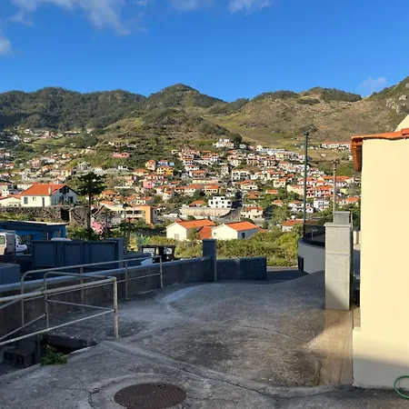 Vakantiehuis Casa Pao Spacious And Peaceful Home In Machico Machico (Madeira)