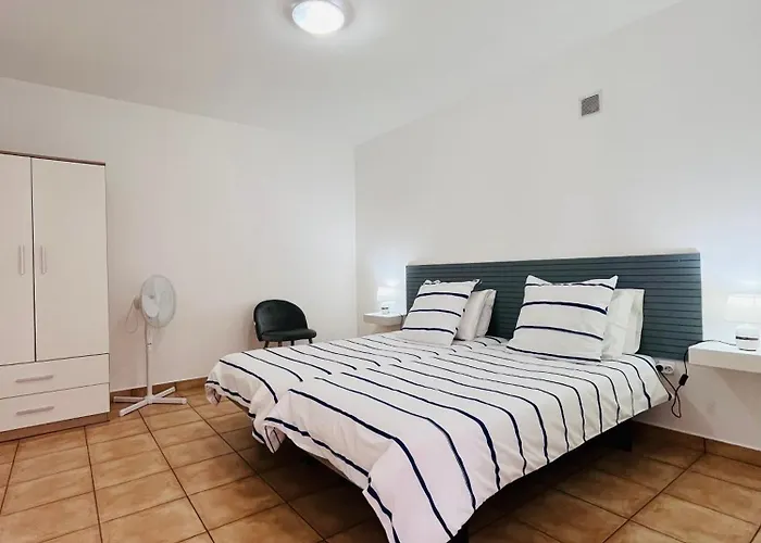 Casa Pao - 5 Mins From Centre With Private Parking 펜션